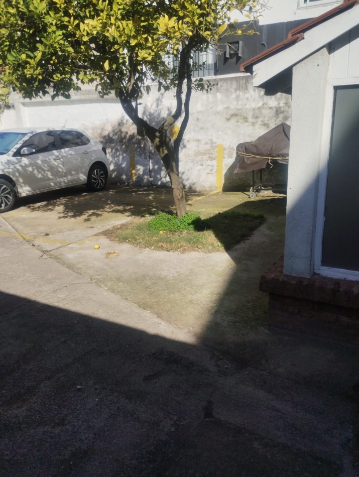 ALQUILER 24 MESES. AMPLIO PH DE 2 AMBIENTES CON ESPACIO DE COCHERA. LAS HERAS Y JUAN B JUSTO