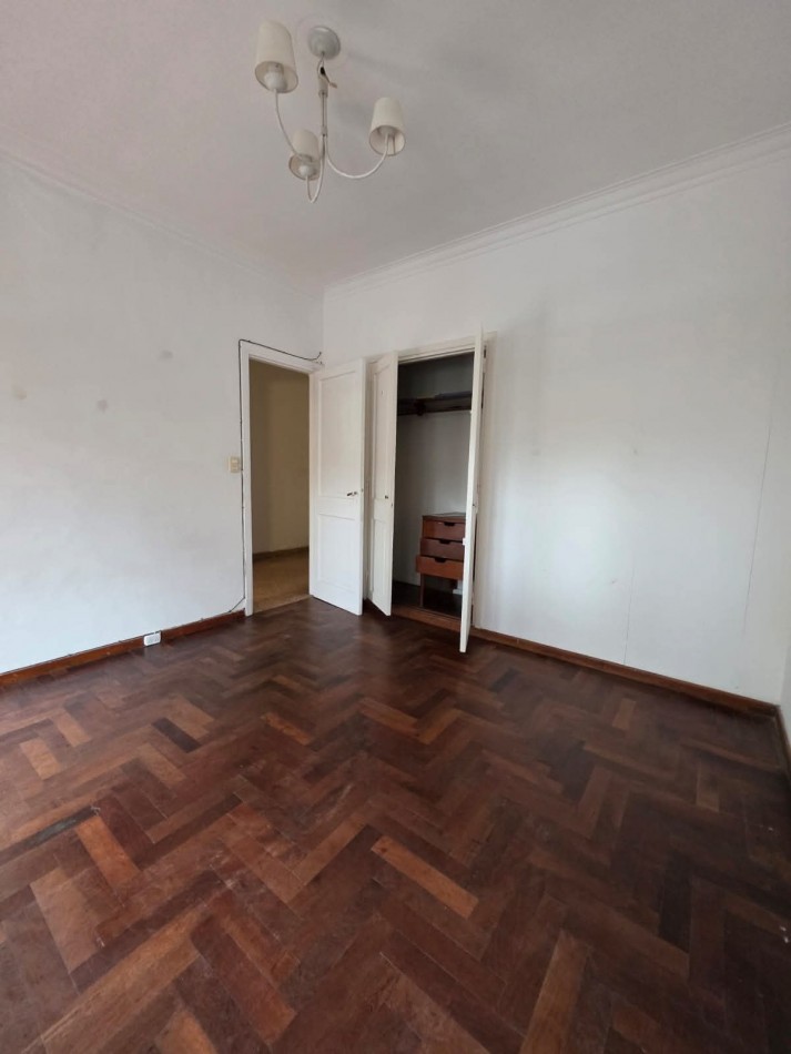 ALQUILER 24 MESES. PH 3 AMBIENTES CON DEPENDENCA EN PLANTA ALTA. ZONA GUEMES