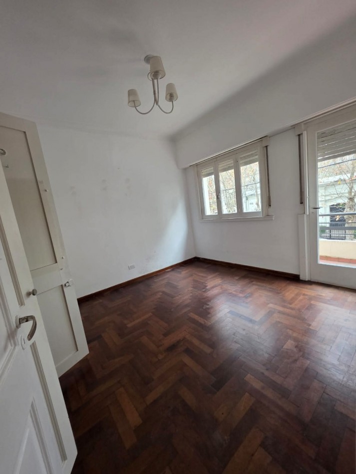 ALQUILER 24 MESES. PH 3 AMBIENTES CON DEPENDENCA EN PLANTA ALTA. ZONA GUEMES