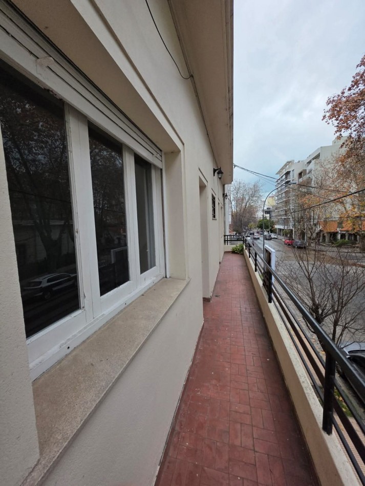ALQUILER 24 MESES. PH 3 AMBIENTES CON DEPENDENCA EN PLANTA ALTA. ZONA GUEMES