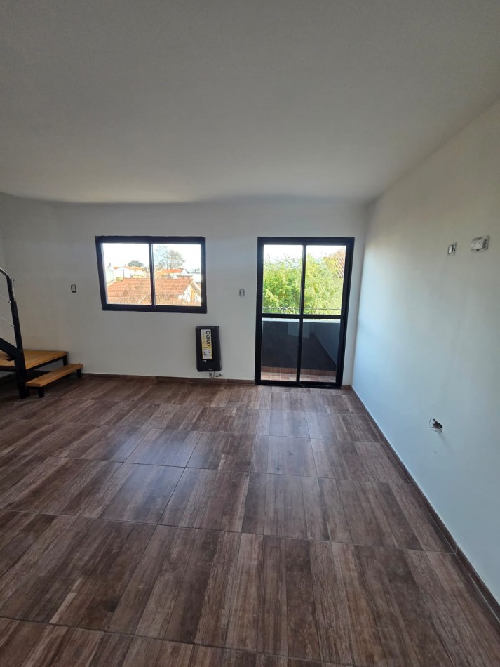 PH EN VENTA. 3 AMBIENTES A ESTRENAR. PRIMER PISO POR ESCALERA. DON BOSCO