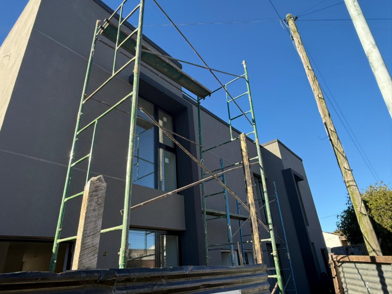 DUPLEX DE 2 AMBIENTES Y MEDIO CON COCHERA A ESTRENAR. VILLA PRIMERA