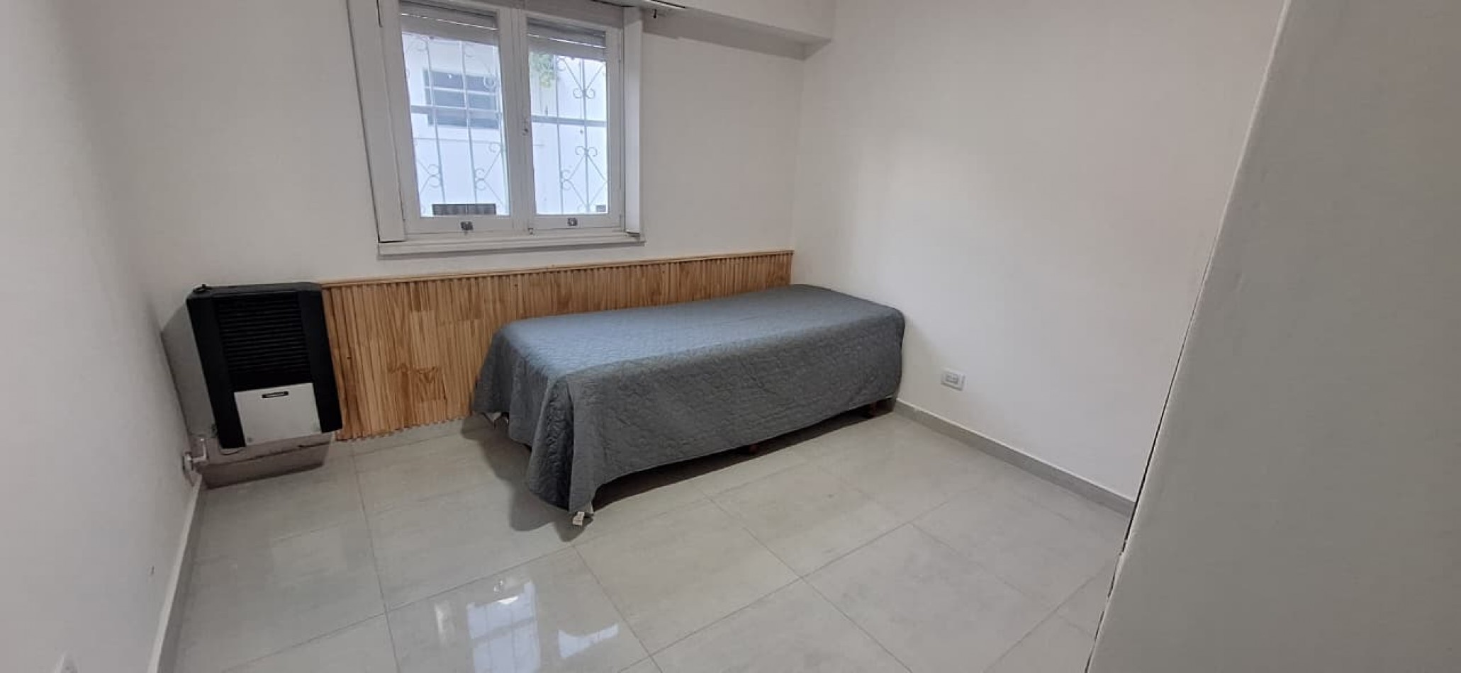 CASA DE 3 AMBIENTES EN PARQUE LURO. RECICLADA. OPORTUNIDAD