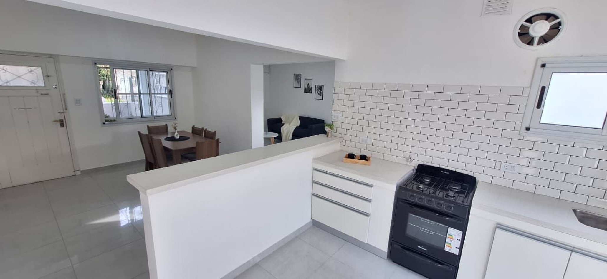 CASA DE 3 AMBIENTES EN PARQUE LURO. RECICLADA. OPORTUNIDAD