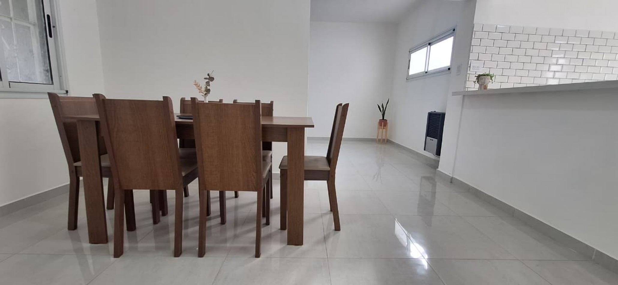 CASA DE 3 AMBIENTES EN PARQUE LURO. RECICLADA. OPORTUNIDAD
