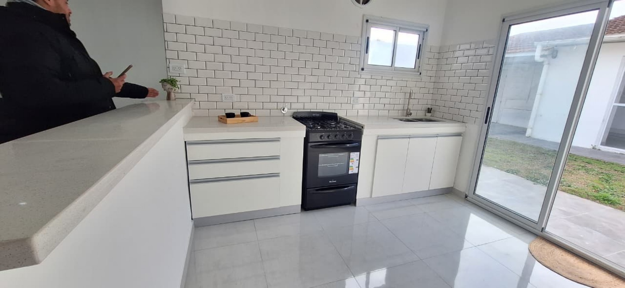 CASA DE 3 AMBIENTES EN PARQUE LURO. RECICLADA. OPORTUNIDAD