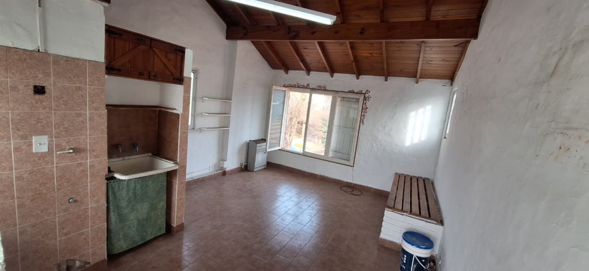 CASA DE 3 AMBIENTES EN PARQUE LURO. RECICLADA. OPORTUNIDAD