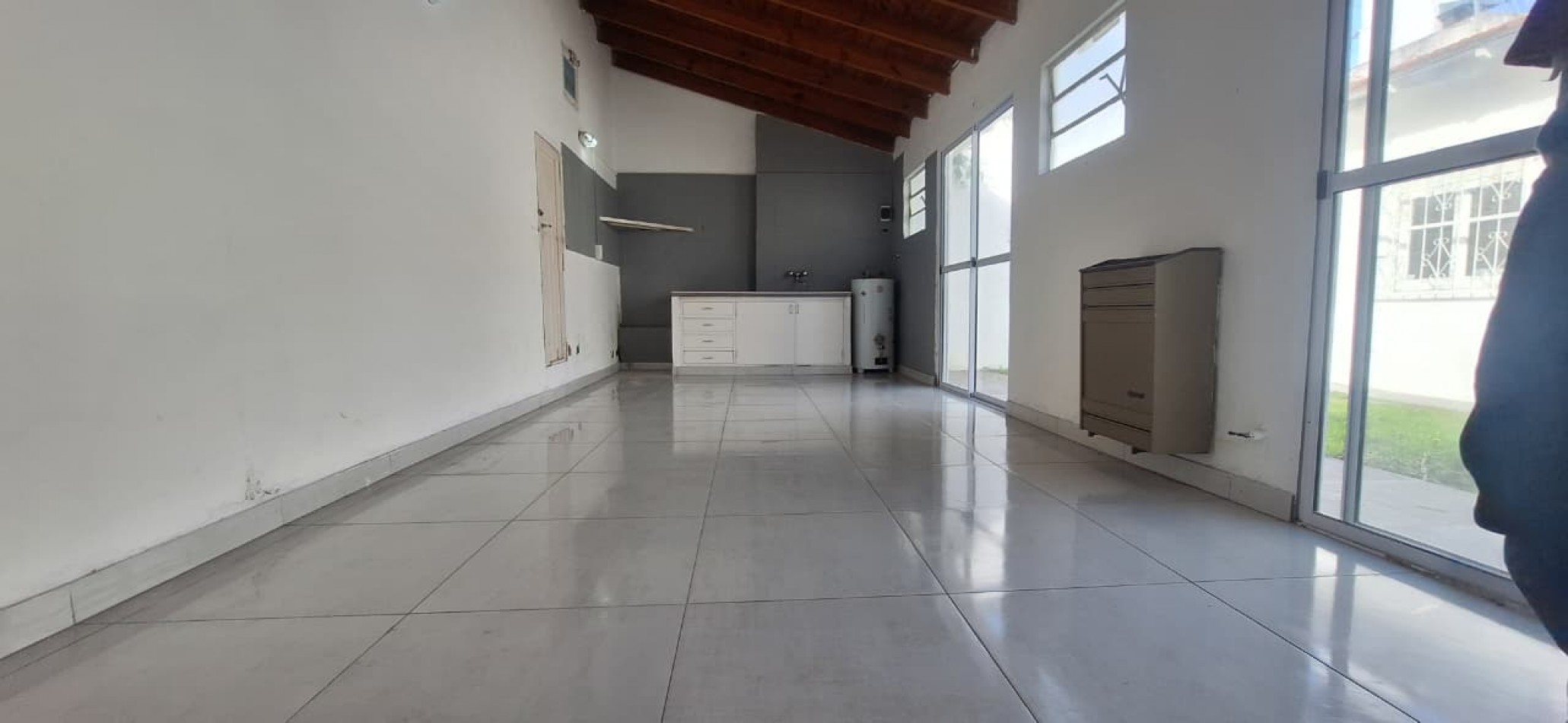 CASA DE 3 AMBIENTES EN PARQUE LURO. RECICLADA. OPORTUNIDAD