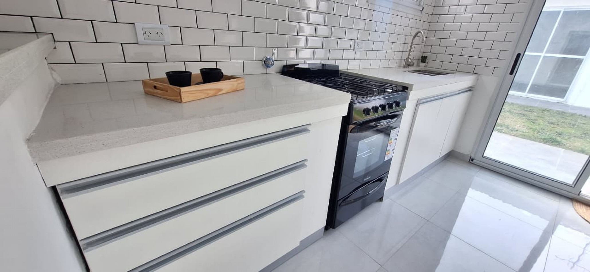 CASA DE 3 AMBIENTES EN PARQUE LURO. RECICLADA. OPORTUNIDAD