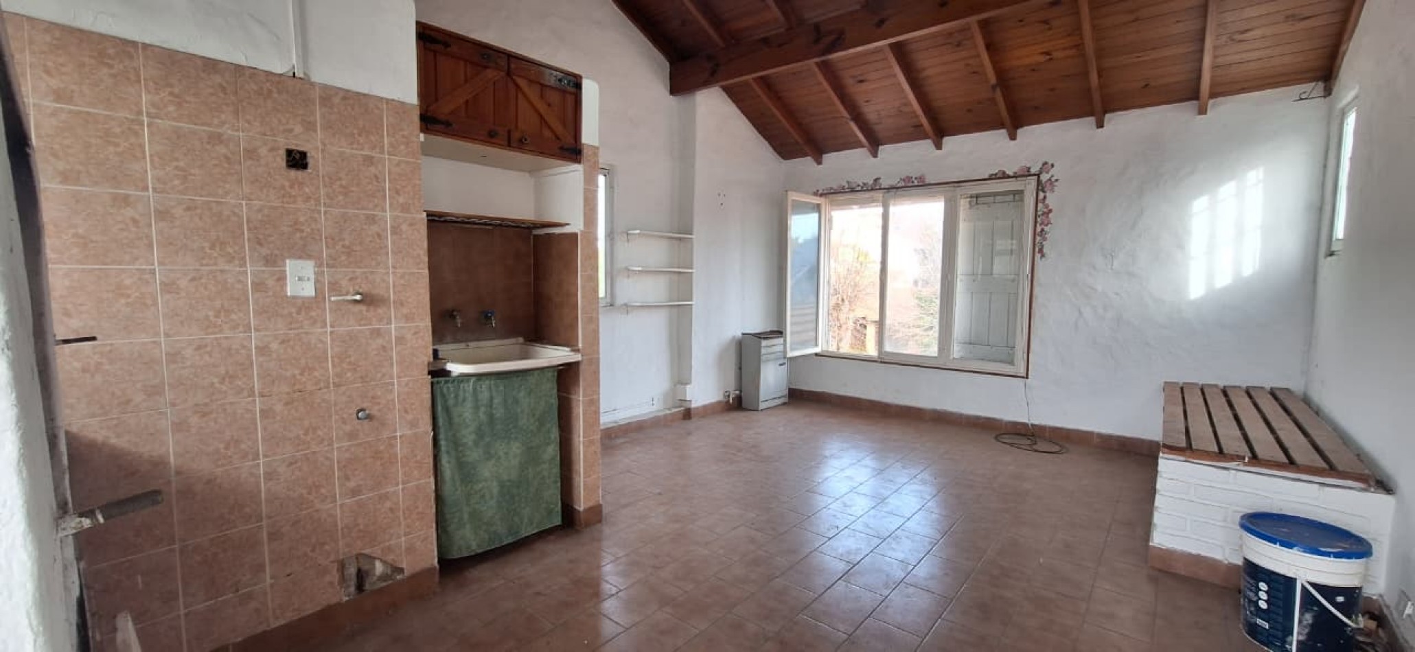 CASA DE 3 AMBIENTES EN PARQUE LURO. RECICLADA. OPORTUNIDAD