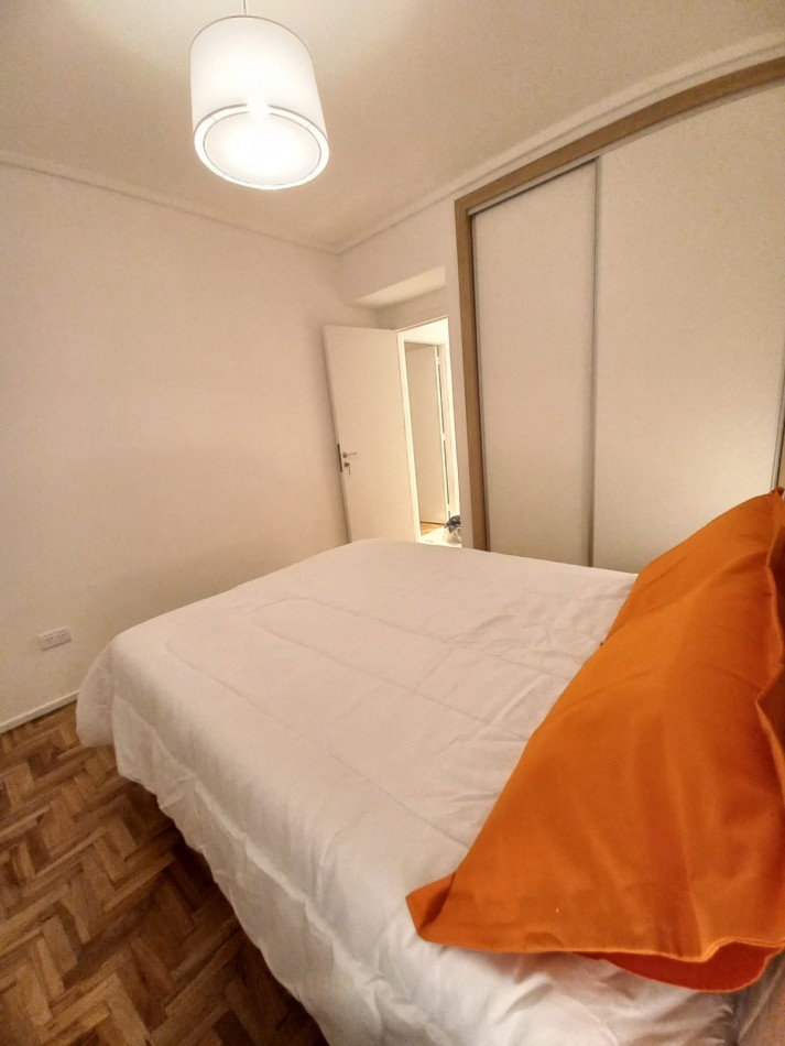 DEPARTAMENTO DE 3 AMBIENTES A LA CALLE CON BALCON SALIENTE. SOBRE PEATONAL SAN MARTIN