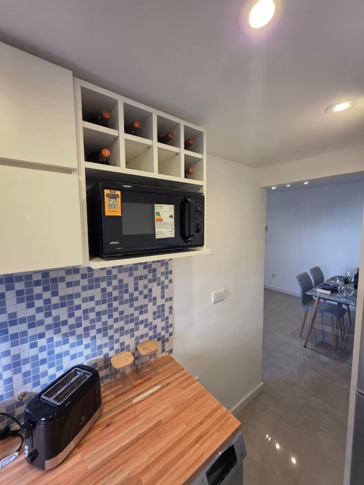 DEPARTAMENTO DE 2 AMBIENTES. RECICLADO Y EQUIPADO. CERCA DE PLAZA COLON