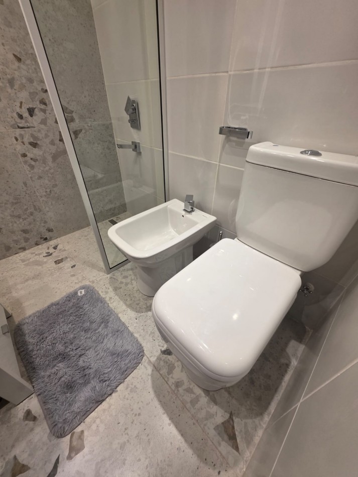 DEPARTAMENTO DE 2 AMBIENTES. RECICLADO Y EQUIPADO. CERCA DE PLAZA COLON