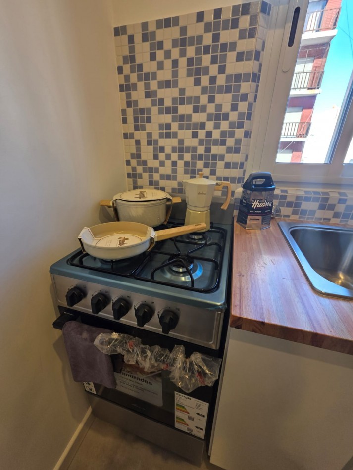 DEPARTAMENTO DE 2 AMBIENTES. RECICLADO Y EQUIPADO. CERCA DE PLAZA COLON