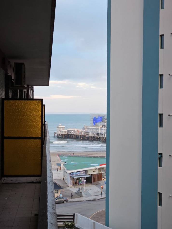 DEPARTAMENTO DE 2 AMBIENTES AL FRENTE CON BALCON SALIENTE Y VISTA AL MAR.
