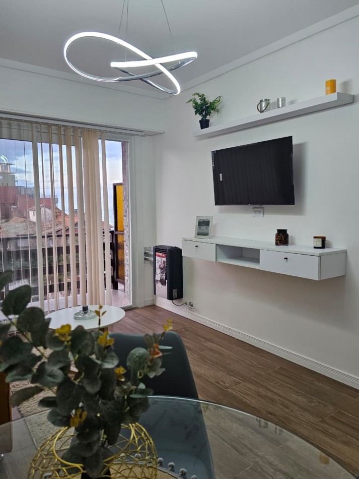DEPARTAMENTO DE 2 AMBIENTES AL FRENTE CON BALCON SALIENTE Y VISTA AL MAR.