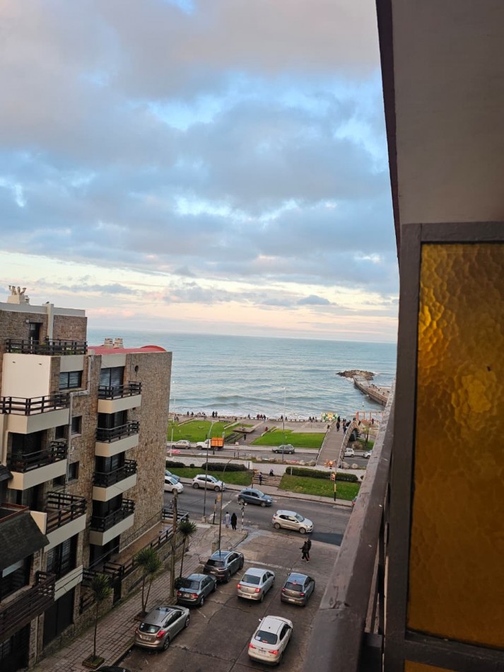 DEPARTAMENTO DE 2 AMBIENTES AL FRENTE CON BALCON SALIENTE Y VISTA AL MAR.