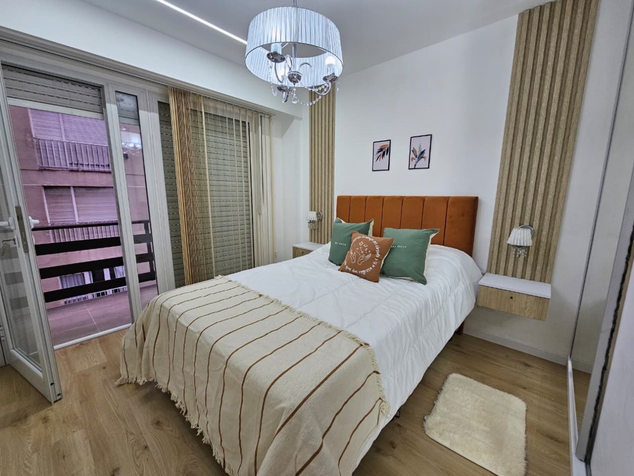 DEPARTAMENTO DE 2 AMBIENTES AL FRENTE CON BALCON SALIENTE Y VISTA AL MAR.