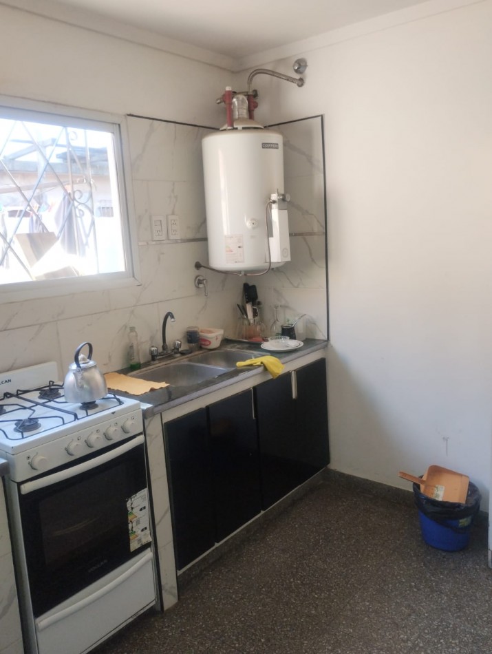 PH DE 3 AMBIENTES CON PATIO Y PARRILLA. BARRIO LAS LILAS 