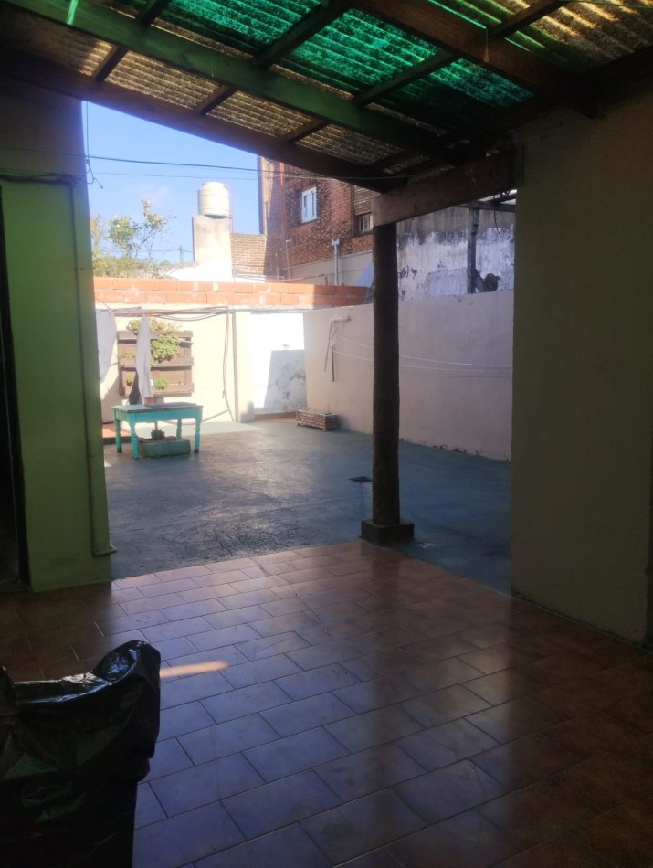PH DE 3 AMBIENTES CON PATIO Y PARRILLA. BARRIO LAS LILAS 