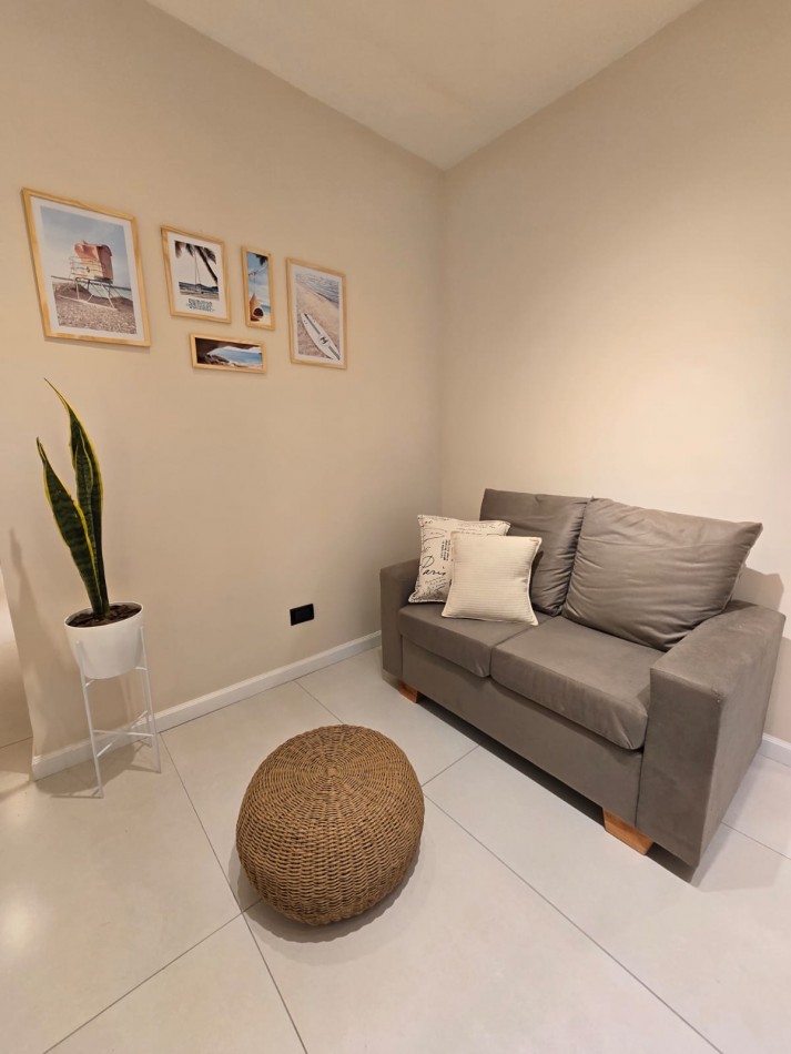 DEPARTAMENTO DE 3 AMBIENTES RECICLADO A NUEVO. CENTRICO. CON MUEBLES