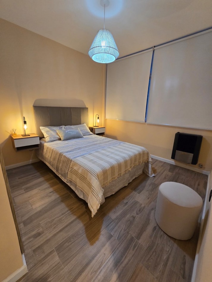 DEPARTAMENTO DE 3 AMBIENTES RECICLADO A NUEVO. CENTRICO. CON MUEBLES