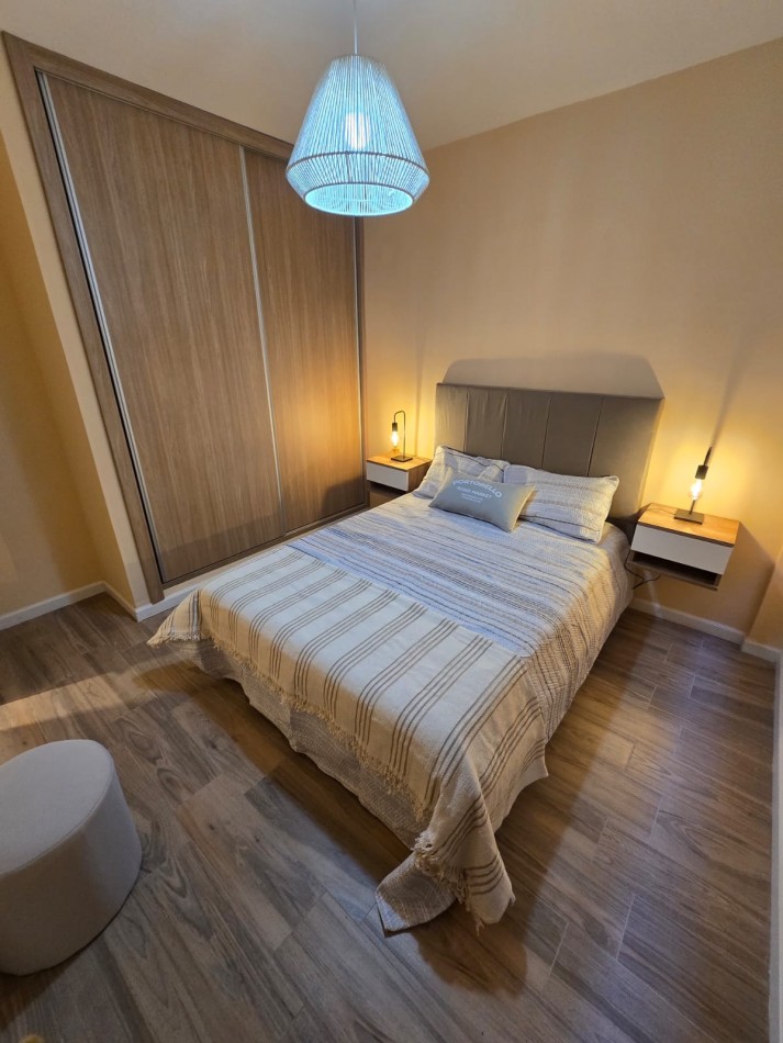 DEPARTAMENTO DE 3 AMBIENTES RECICLADO A NUEVO. CENTRICO. CON MUEBLES