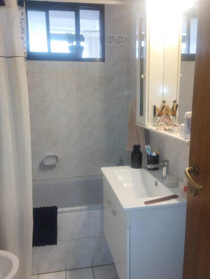 IMPECABLE DEPARTAMENTO DE 2 AMBIENTES CON BALCON. LA PERLA. A METROS DEL MAR