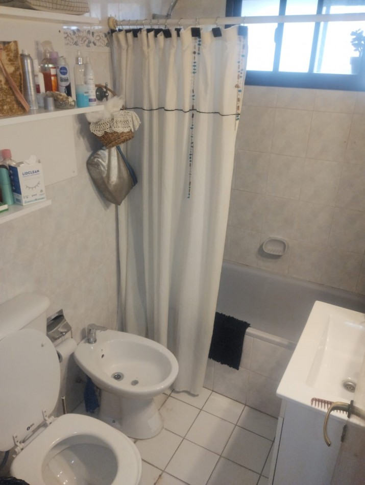 IMPECABLE DEPARTAMENTO DE 2 AMBIENTES CON BALCON. LA PERLA. A METROS DEL MAR