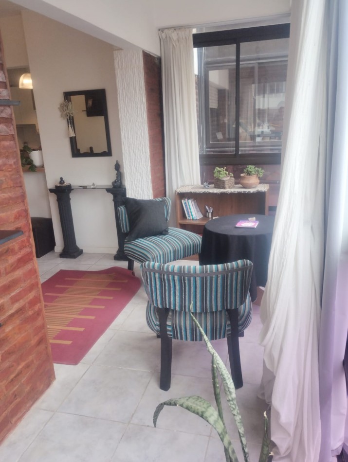 IMPECABLE DEPARTAMENTO DE 2 AMBIENTES CON BALCON. LA PERLA. A METROS DEL MAR