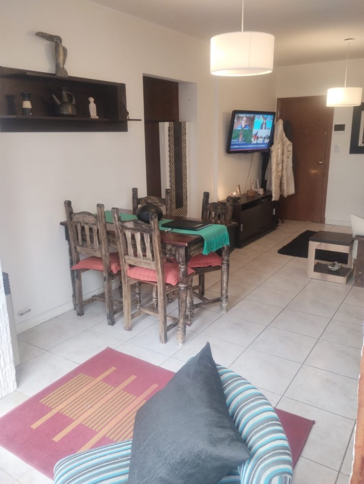 IMPECABLE DEPARTAMENTO DE 2 AMBIENTES CON BALCON. LA PERLA. A METROS DEL MAR