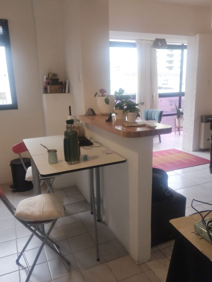 IMPECABLE DEPARTAMENTO DE 2 AMBIENTES CON BALCON. LA PERLA. A METROS DEL MAR