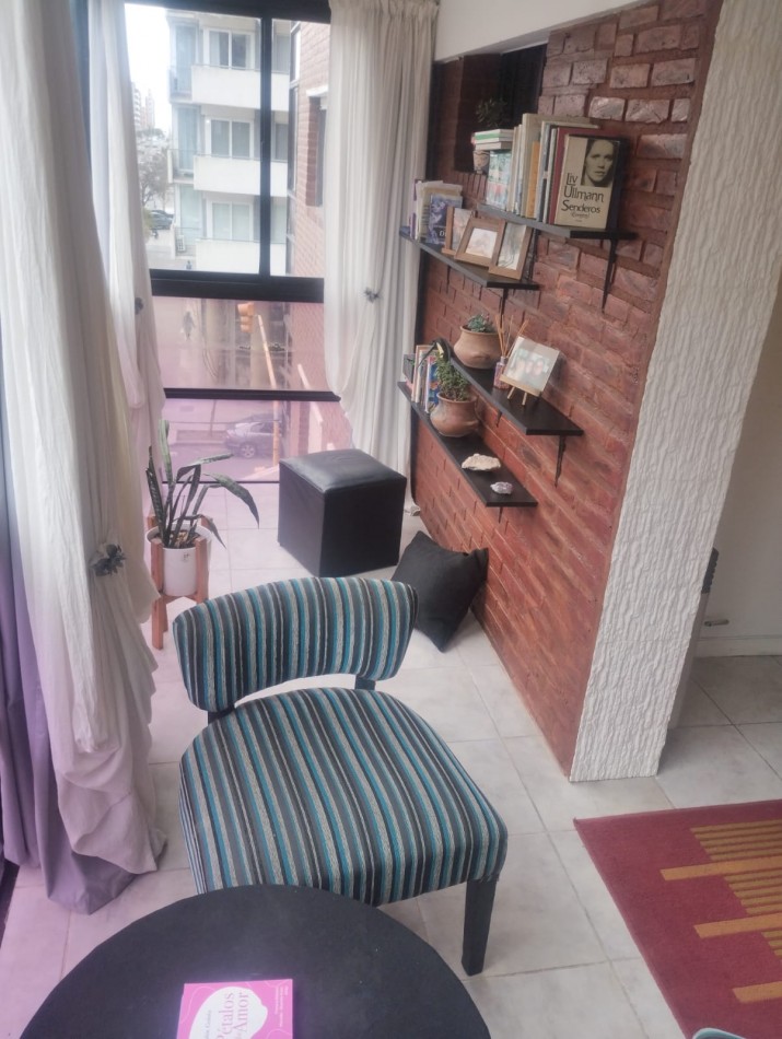 IMPECABLE DEPARTAMENTO DE 2 AMBIENTES CON BALCON. LA PERLA. A METROS DEL MAR