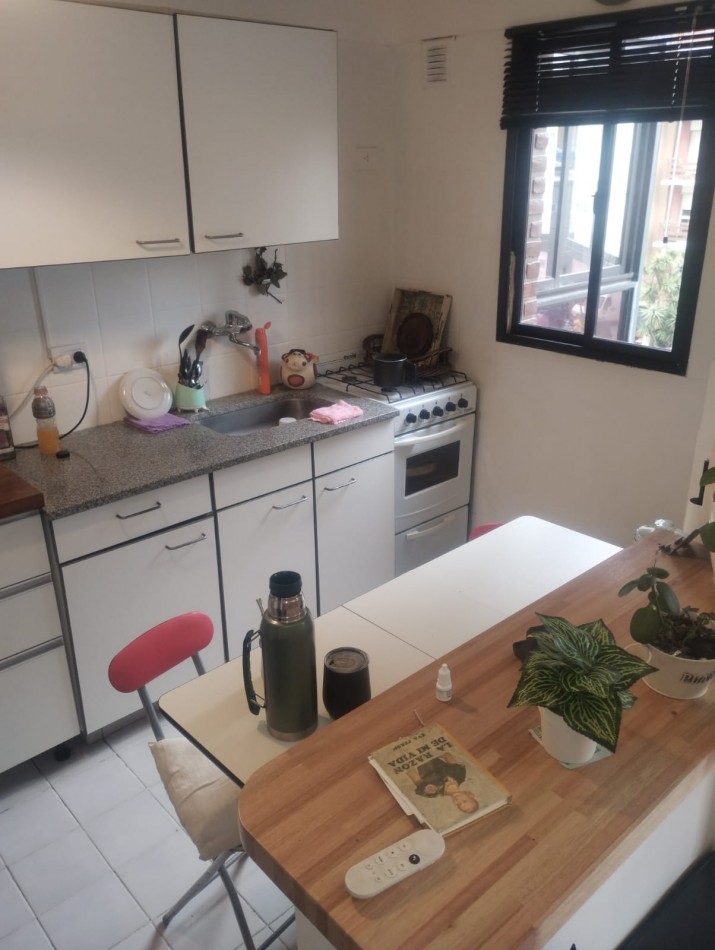 IMPECABLE DEPARTAMENTO DE 2 AMBIENTES CON BALCON. LA PERLA. A METROS DEL MAR