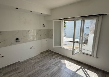 PH DE 3 AMBIENTES EN PRIMER PISO POR ESCALERA. A LA CALLE. SIN EXPENSAS. VILLA PRIMERA