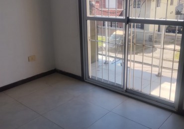 PH DE 3 AMBIENTES. PRIMER PISO POR ESCALERA. ESPACIO DE COCHERA. VILLA PRIMERA.