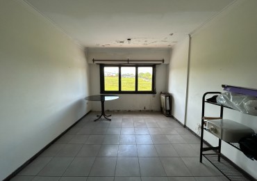 DUPLEX 3 AMBIENTES CON COCHERA CUBIERTA FIJA. TUCUMAN Y PASO. PARA RECICLAR