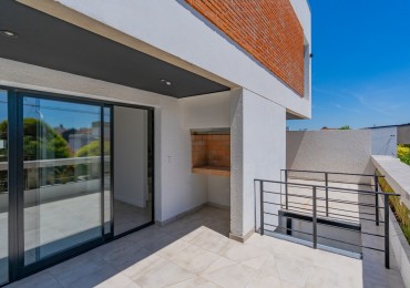 DEPARTAMENTO DE 3 AMBIENTES EN DUPLEX CON AMPLIA TERRAZA Y PARRILLA. SAN JOSE. A ESTRENAR.