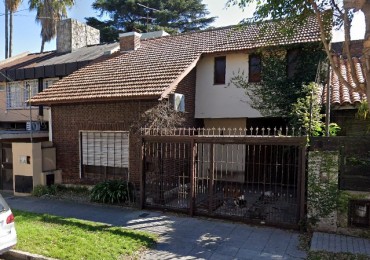 CHALET DE 4 AMBIENTES CON GARAJE Y PATIO CON PISCINA. QUILMES PROVINCIA DE BUENOS AIRES. 