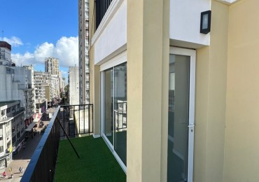 DEPARTAMENTO DE 4 AMBIENTES SOBRE PEATONAL SAN MARTIN. IDEAL OFICINAS O VIVIENDA. RECICLADO A NUEVO