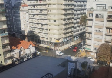 IMPECABLE 2 AMBIENTES CON MUEBLES. SARMIENTO Y COLON. A METROS DEL MAR Y DEL SHOPPING
