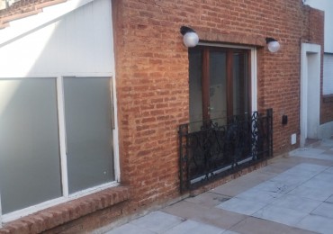 ALQUILER 24 MESES. AMPLIO PH DE 2 AMBIENTES CON ESPACIO DE COCHERA. LAS HERAS Y JUAN B JUSTO